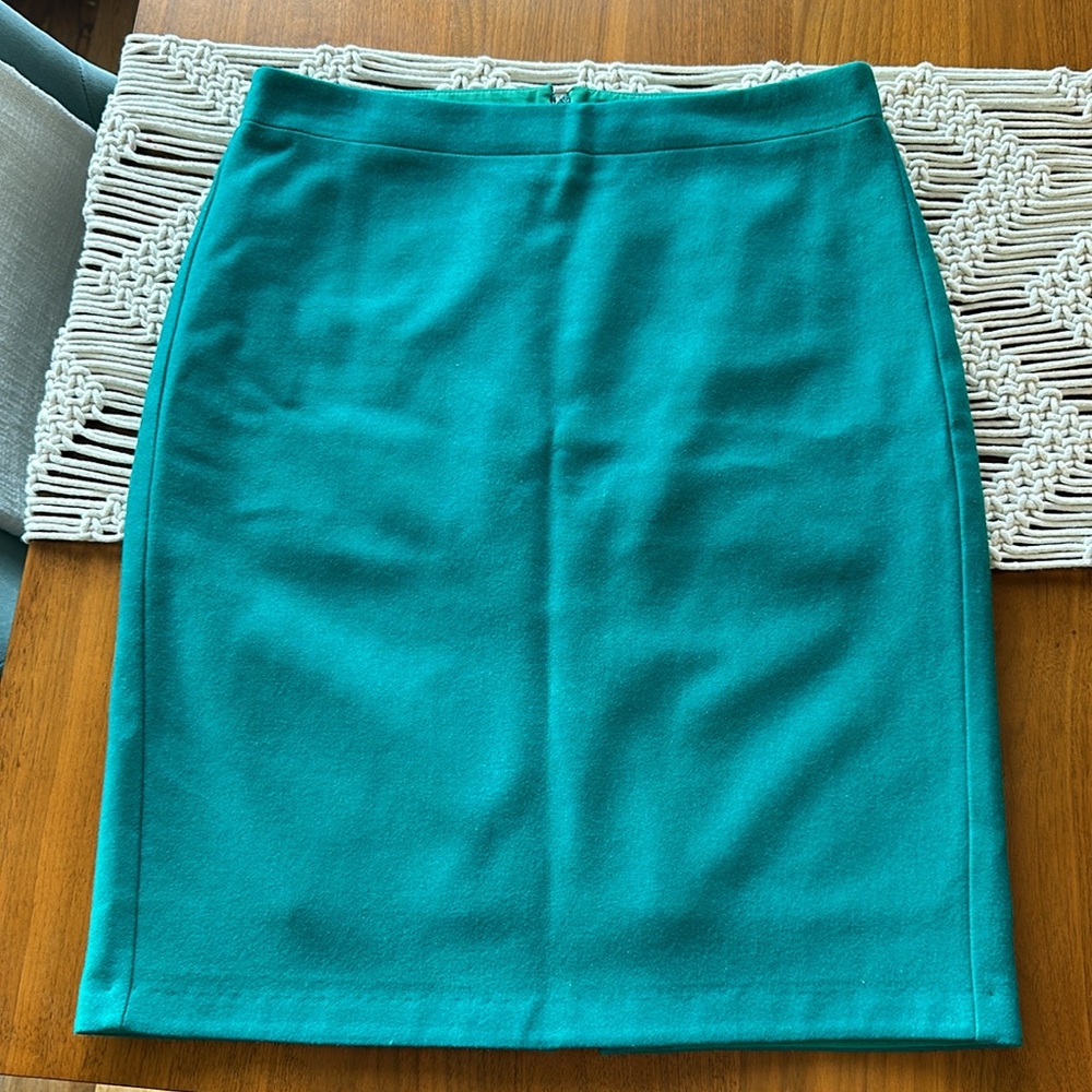 J.Crew Kelly green lined pencil skirt. Size 10